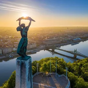 Kristal Gellert Hill , Budapest Magyarország