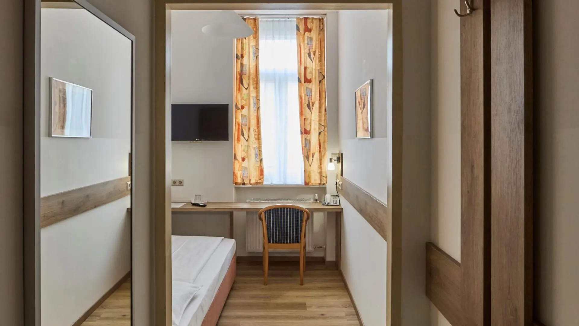 ***  Hotel Terminus Viyana Avusturya